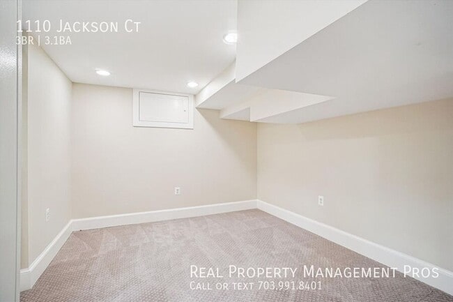 Building Photo - 1110 Jackson Ct