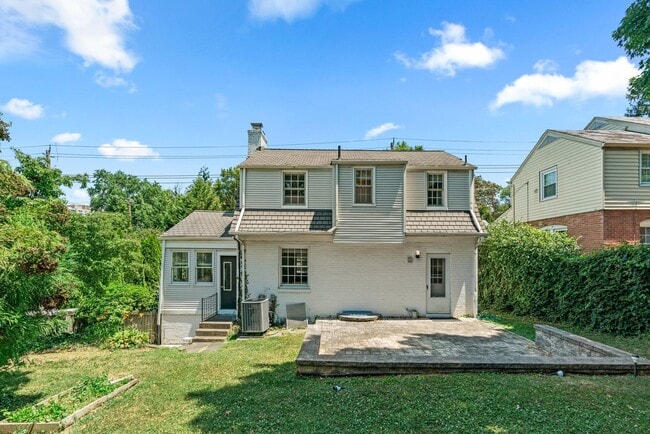 Building Photo - 3 Bed 3 Bath - Bethesda Colonial - Move-In...