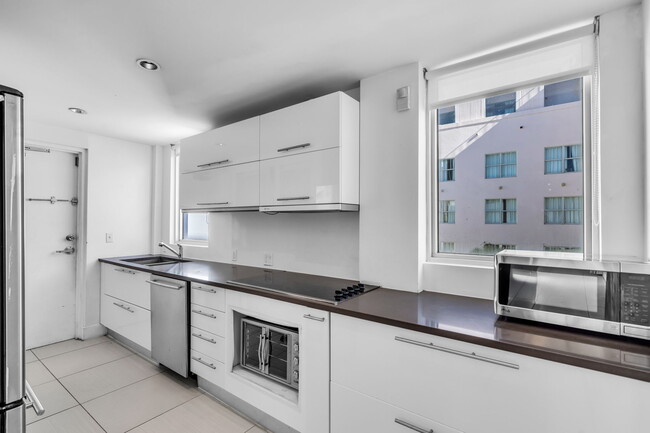 Building Photo - 229 8th St