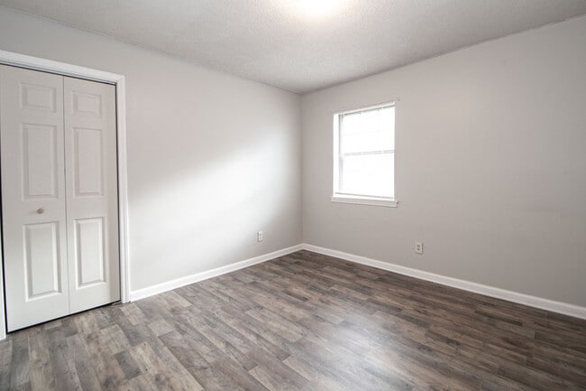 Building Photo - 5-405 Thompsonville Ln