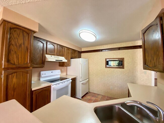 Building Photo - 674