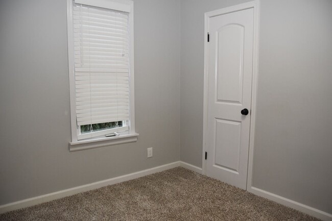 Building Photo - Fully Updated 3 Bedroom 2 Bath Tacoma 2 Story