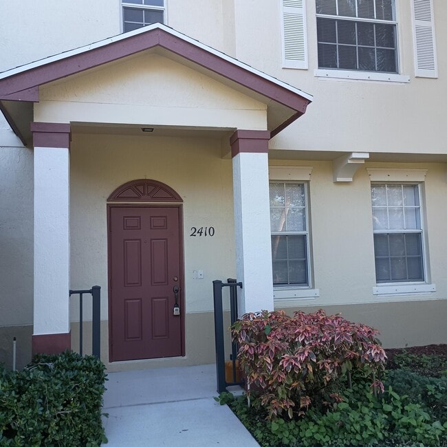 Building Photo - 2410 SE Santos Dr