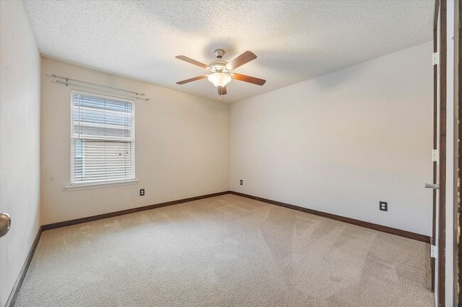 Building Photo - 2701 Redwood St