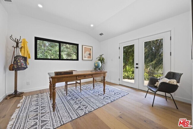 Building Photo - 1131 Rancho Dr