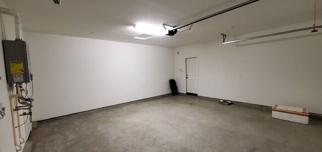 Building Photo - Brand New Lathrop Solar Power Single Story...