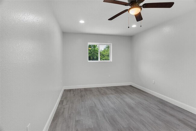 Building Photo - 110 Prune St