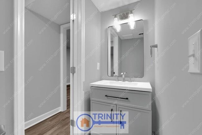 Building Photo - *1 MONTH FREE - Move in BEFORE 3/1! Beautiful!