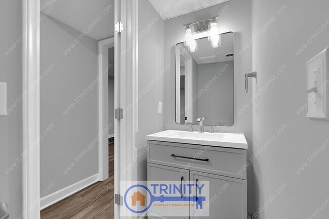 Building Photo - Coming Soon! Newly updated and spacious!