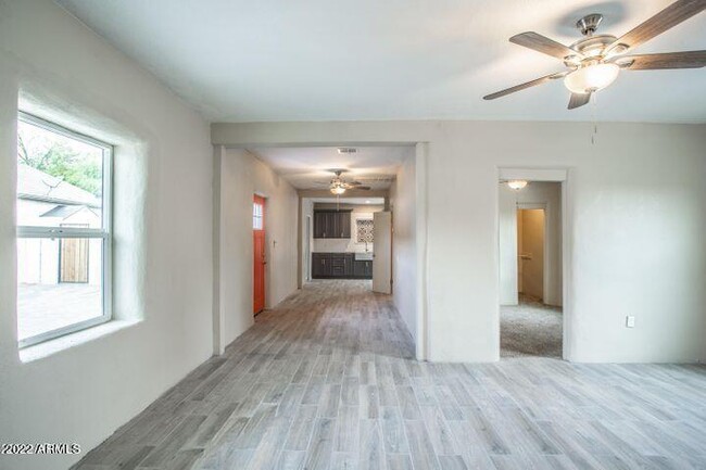 Building Photo - 2521 N 28th Pl