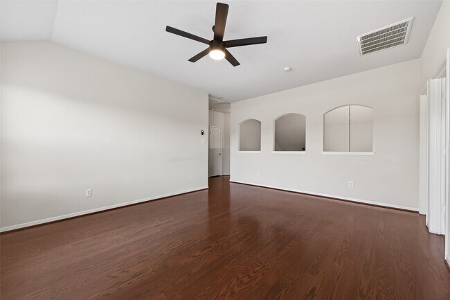 Building Photo - 14335 Plum Springs Dr