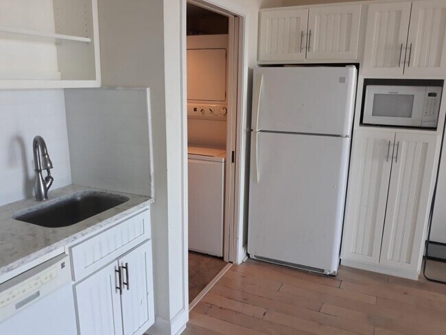 Building Photo - 1 Marina Dr