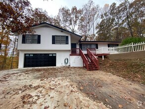 Building Photo - Spacious Newly Remodeled 4 Bedroom 2 Bath ...