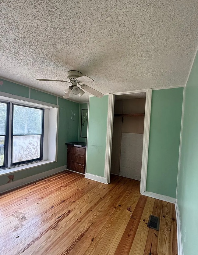 Building Photo - 2 bed, 2 bath mobile home for rent in Beauregard