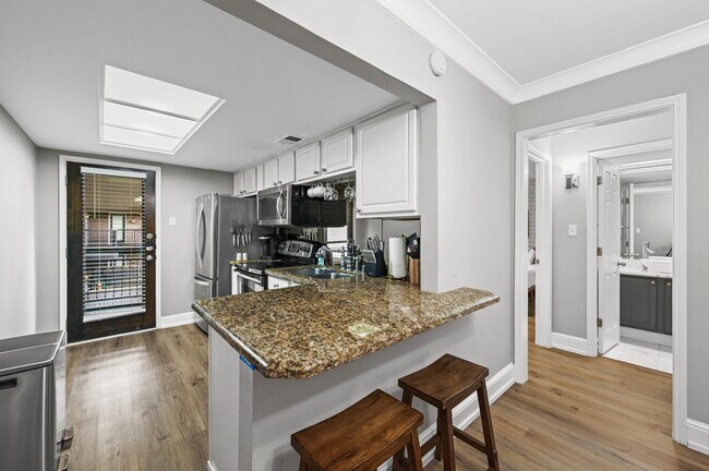Building Photo - 10203 Regal Oaks Dr