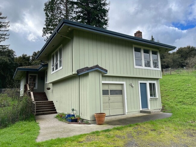 Building Photo - 1138 square feet Private Two bedroom, two bath upgraded home on 4 acres, 1 car garage, chicken co...