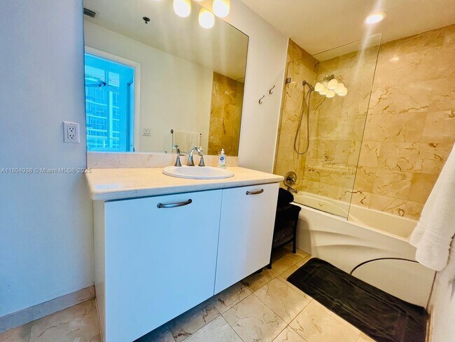 Building Photo - 6515 Collins Ave