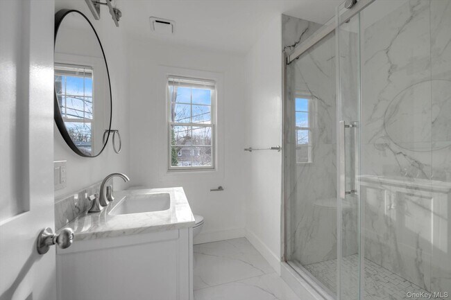 Building Photo - One Manhasset Ave