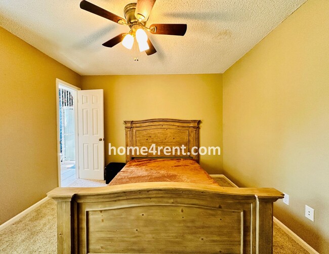 Building Photo - Beautiful Four Bedroom Home in a Quiet Neighborhood w/ an Updated Kitchen, Wood Floors, and a Fin...