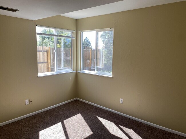 Building Photo - "Charming 3-Bed Oasis with 2 Full Baths in...