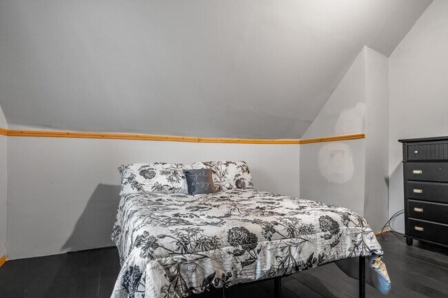 Building Photo - 5 Gordon Pl