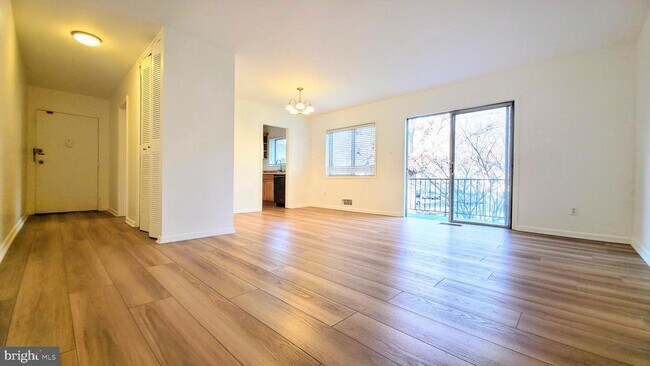 Building Photo - 10636 Montrose Ave