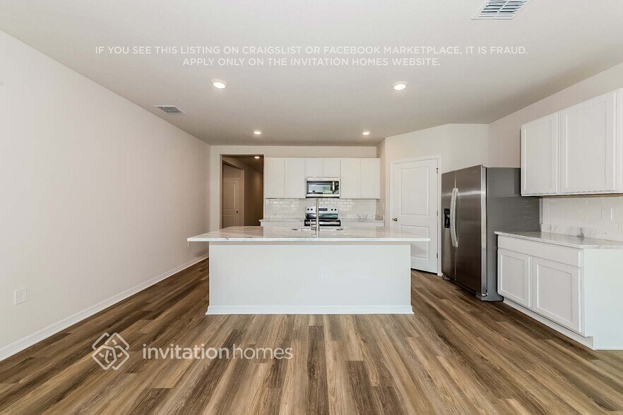 Building Photo - 8017 Majestic Palms Ct