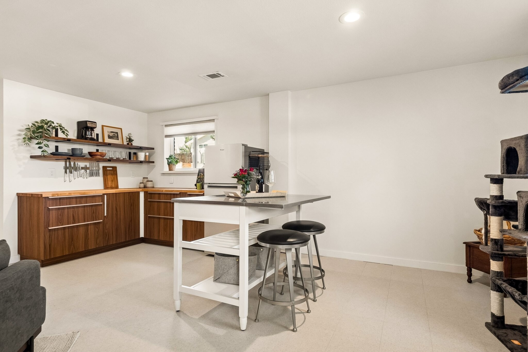 Building Photo - 6123 S Madison Dr