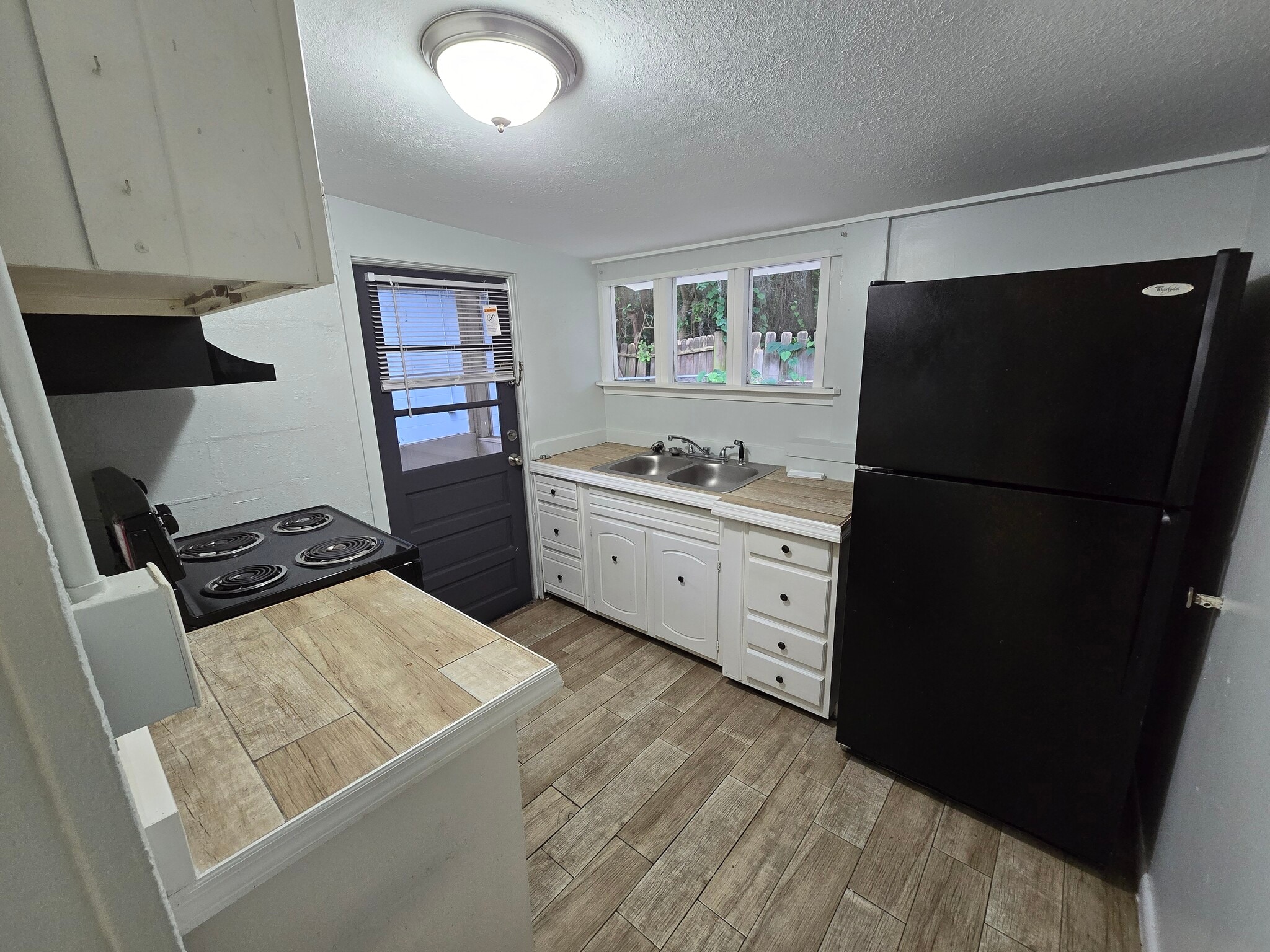 Building Photo - 7107 Arlet Dr