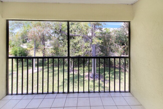 Building Photo - 928 Capri Isles Blvd