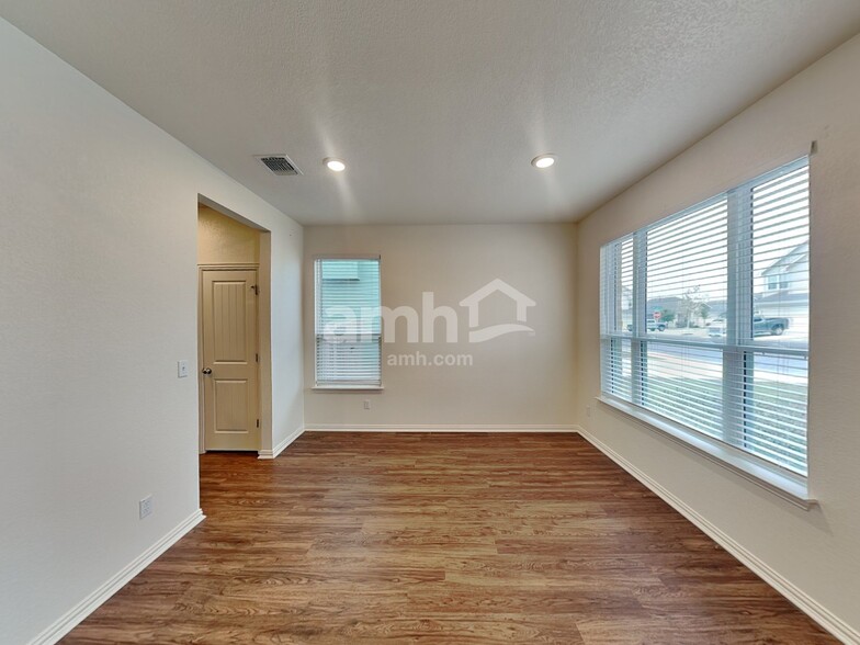 Building Photo - 2718 Wolfcreek