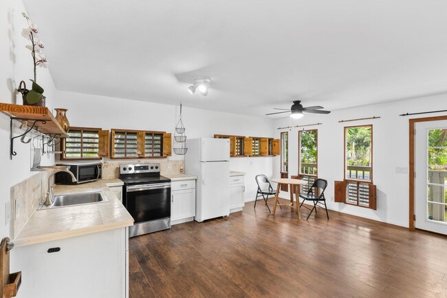 Building Photo - 3 Bedroom / 2.5 Bath Home with 20 Acres of...