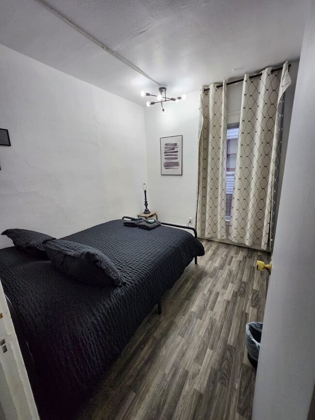 Building Photo - 1856 Lampson Rd