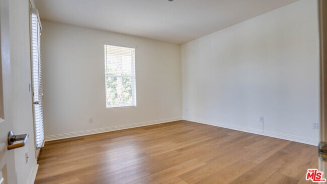 Building Photo - 4100 Wilshire Blvd