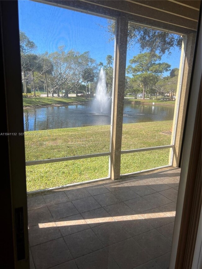 Building Photo - 4751 Via Palm Lakes