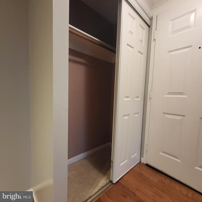 Building Photo - 5800 Cove Landing Rd