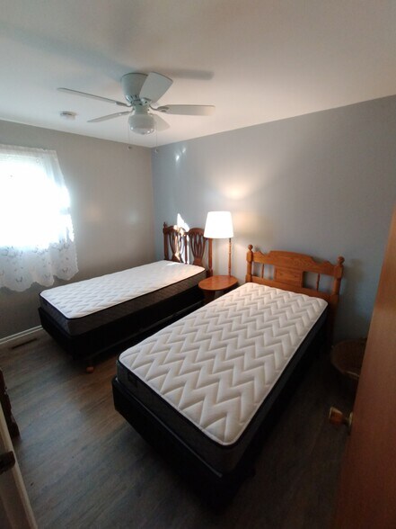 2nd bedroom - 8306 Park Rd