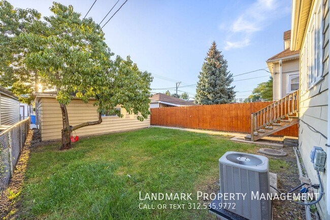 Building Photo - 3030 N Normandy Ave