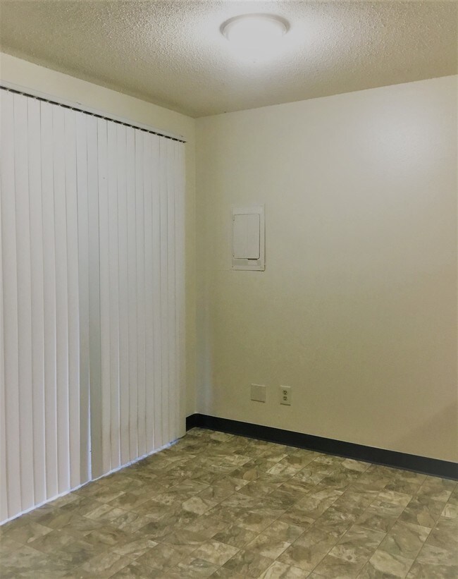 1 BEDROOM: DINING - Cameron Park Apartments