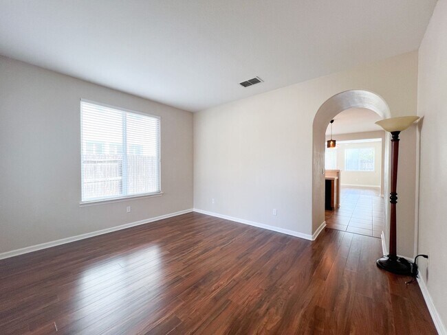 Building Photo - West Sacramento Gem with 3 Bedrooms & 2 Ba...