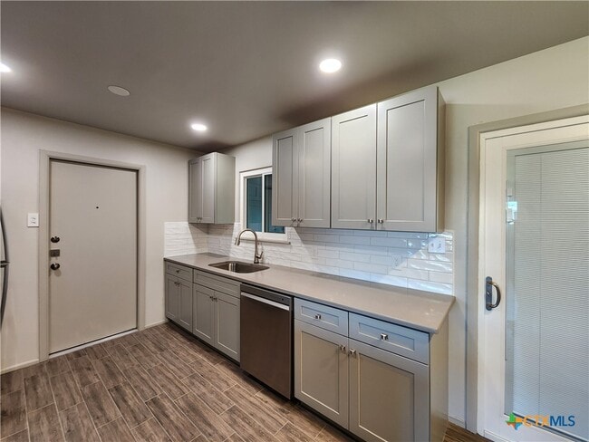 Building Photo - 362 Lockener Ave