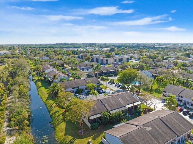 Building Photo - 4250 SW 70th Terrace
