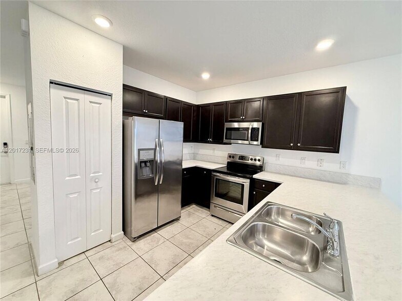 Building Photo - 11313 SW 250th Terrace