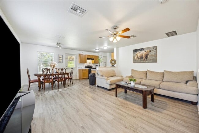 Building Photo - 8710 Davis Oaks Trail