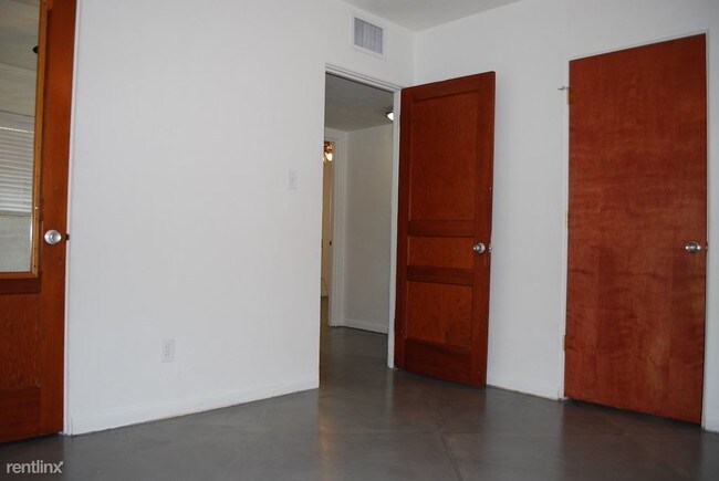 Building Photo - 4 br, 2 bath House - 2501 E Towner St