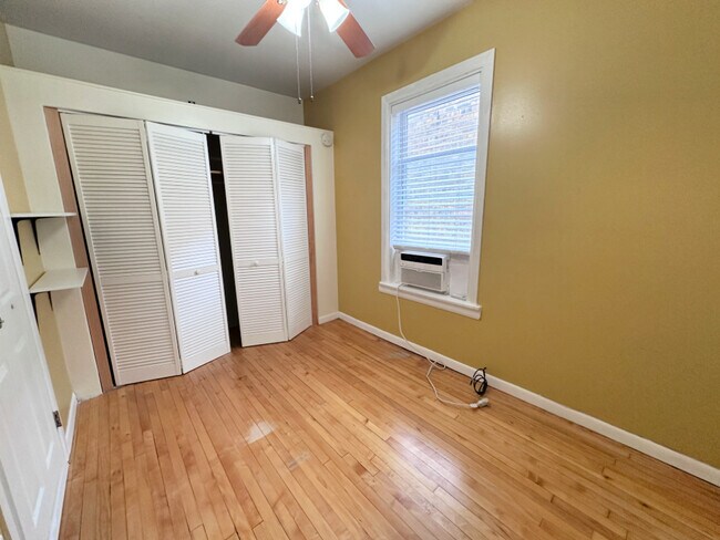 Building Photo - 4453 N Kilbourn Ave