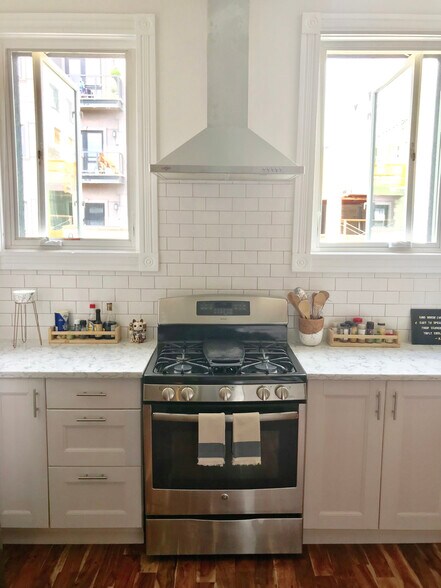 Kitchen - 21 Orient Avenue