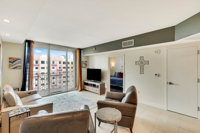 Building Photo - 480 Hibiscus St