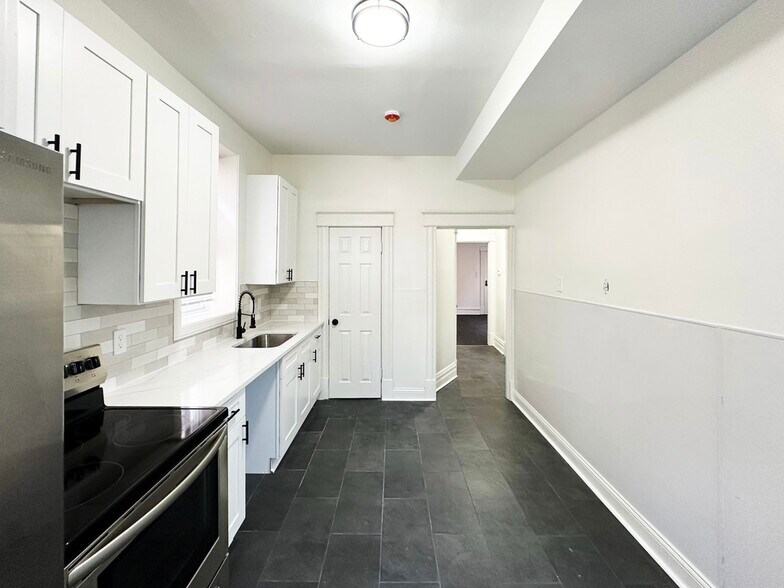 Building Photo - 4167 Botanical Ave