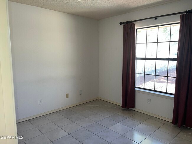 Building Photo - 4006 Skyline Ave